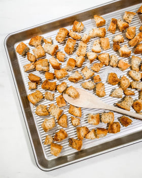 USA Pan aluminized steel construction delivers durable, even heating for reliable baking.