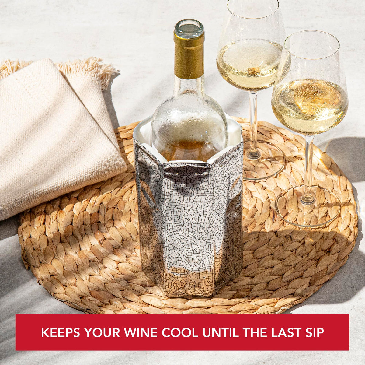 Vacu Vin bottle-chill action shows quick cooling without ice