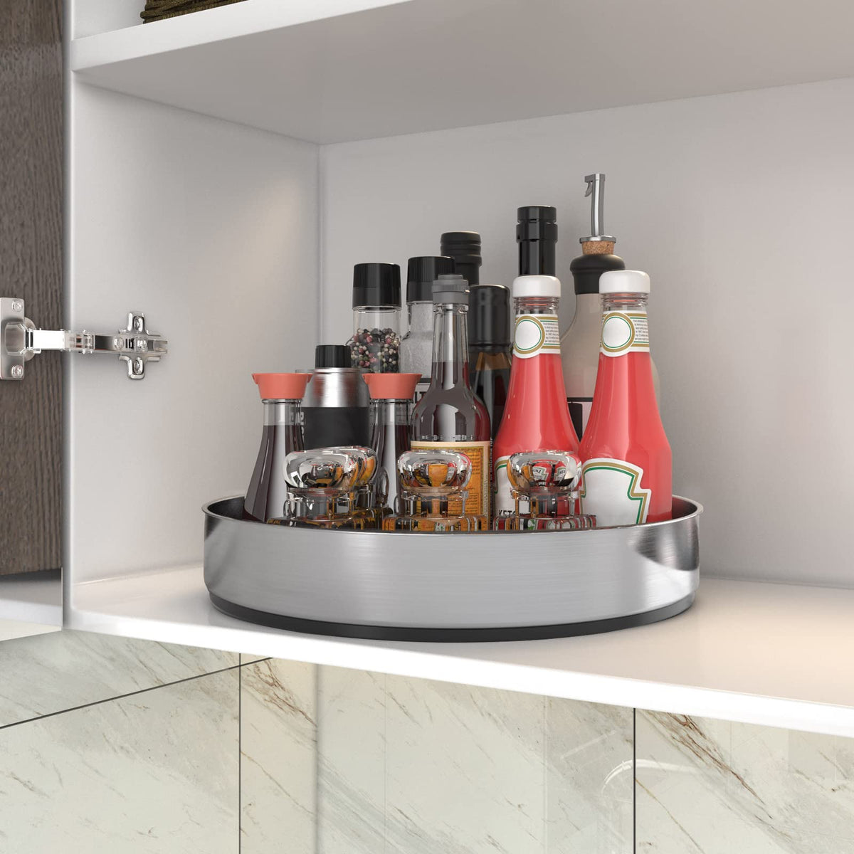 VAEHOLD Lazy Susan in the fridge holds fruits and beverages neatly.