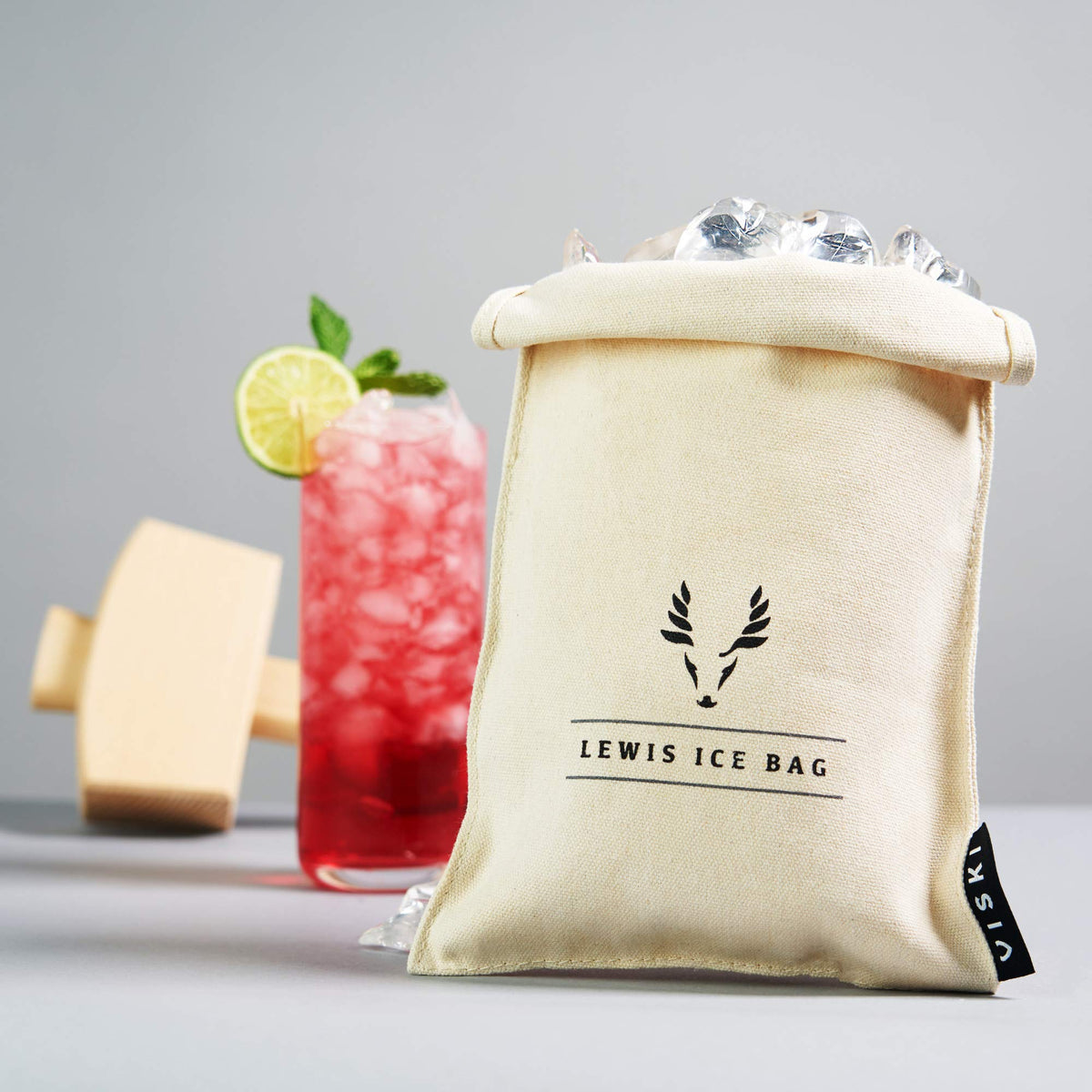 Viski Lewis cocktail prep setup supports fresh, flavorful drinks.