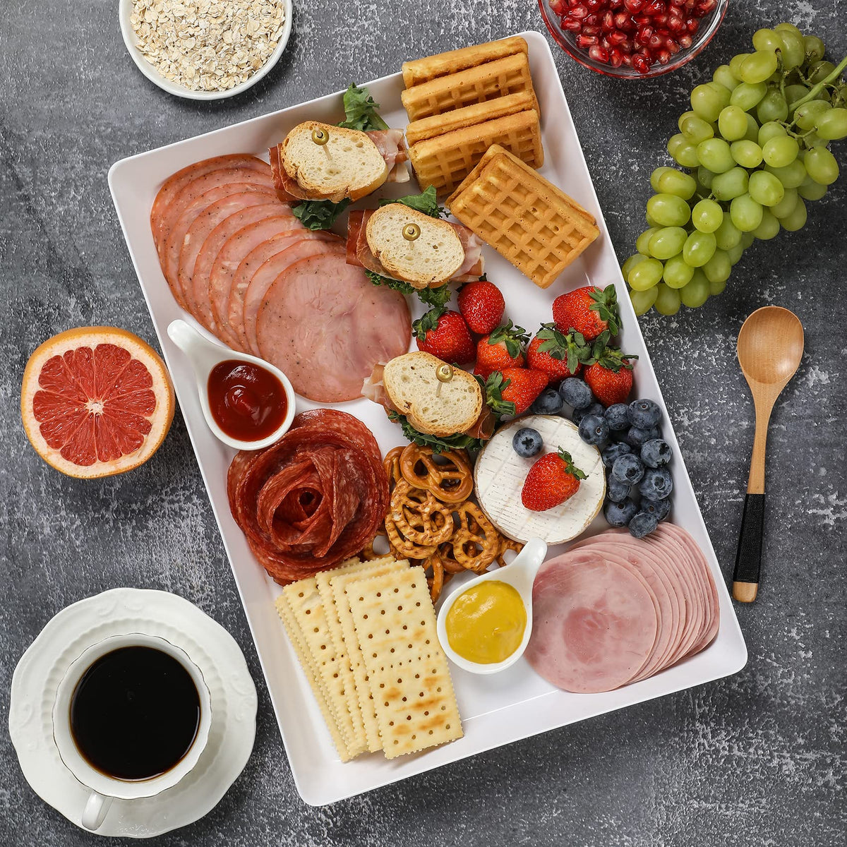 VITEVER 3-pack trays on a guest table, easy serving