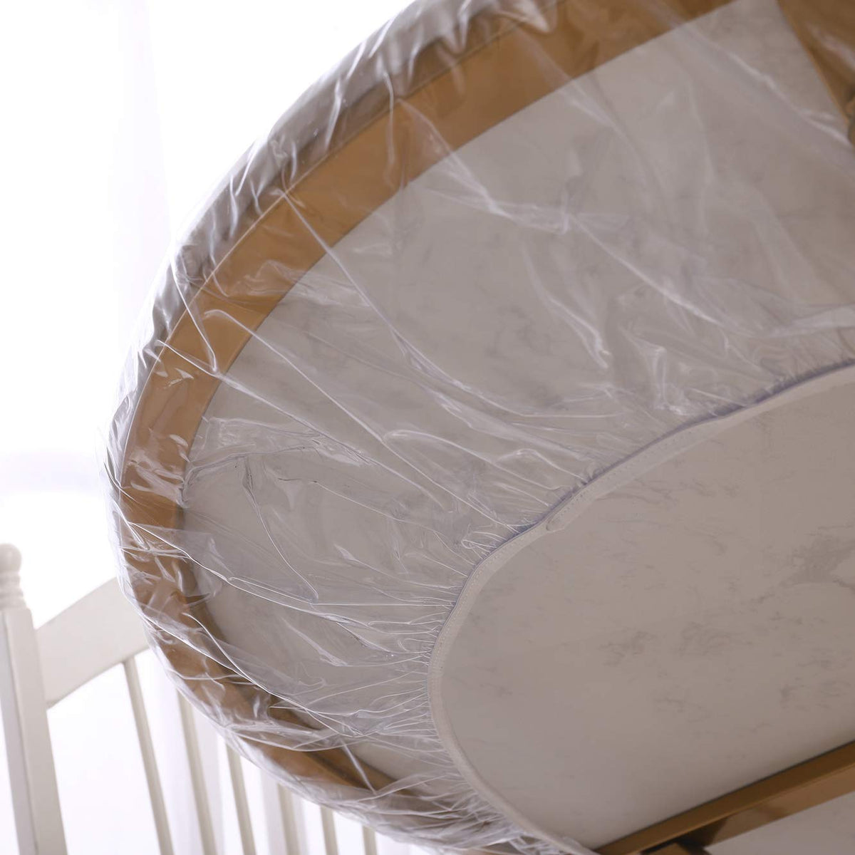 Walrus Fitted round table cover keeps tablecloth in place throughout use.