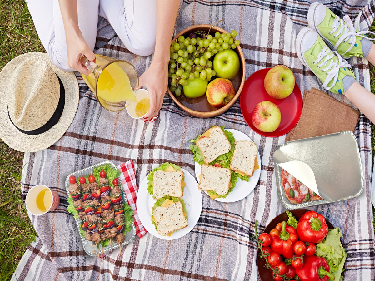 WANBAO 100-pack pans simplify bulk meal prep and service.