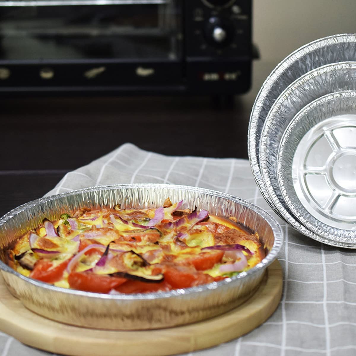 Waytiffer pie pan with sturdy foil for simple disposal after serving