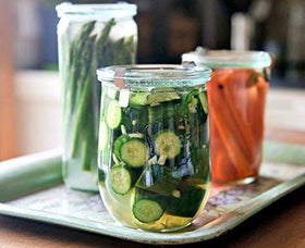 Weck Tulip 1L jar is dishwasher-safe for quick cleanup.
