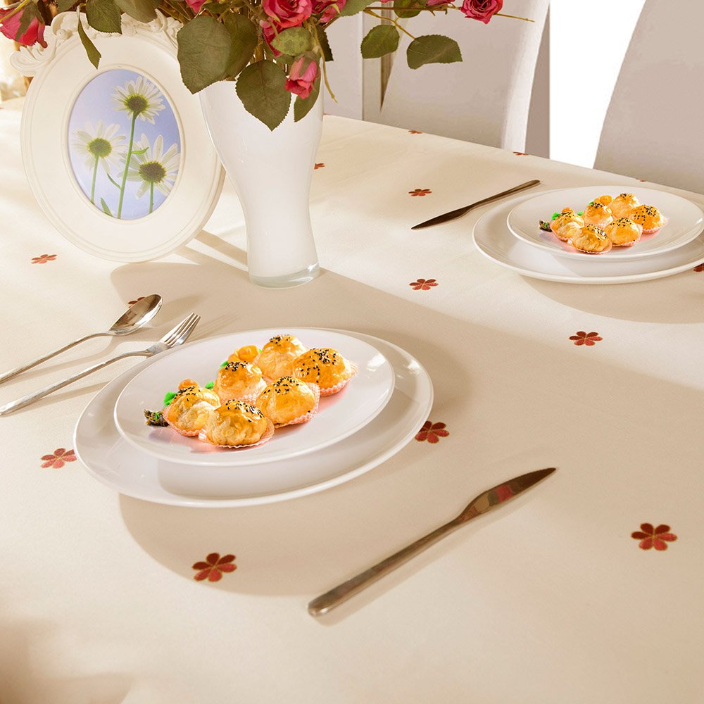 Wewoch wrinkle-free fabric keeps the table neatly presented.