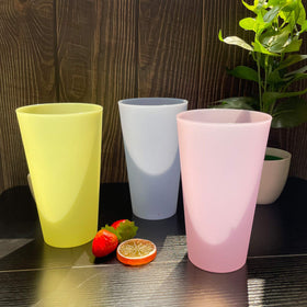 WEXINHAO Multicolor cups perfect for outdoor patio setups and celebrations.