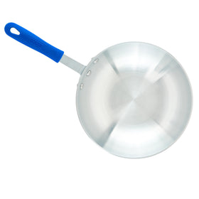 Removable silicone sleeve keeps hands cooler during vigorous sautés.