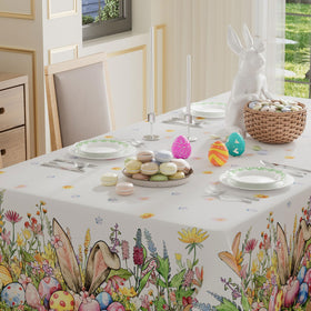 XCHI indoor-outdoor friendly tablecloth protects surfaces during meals.