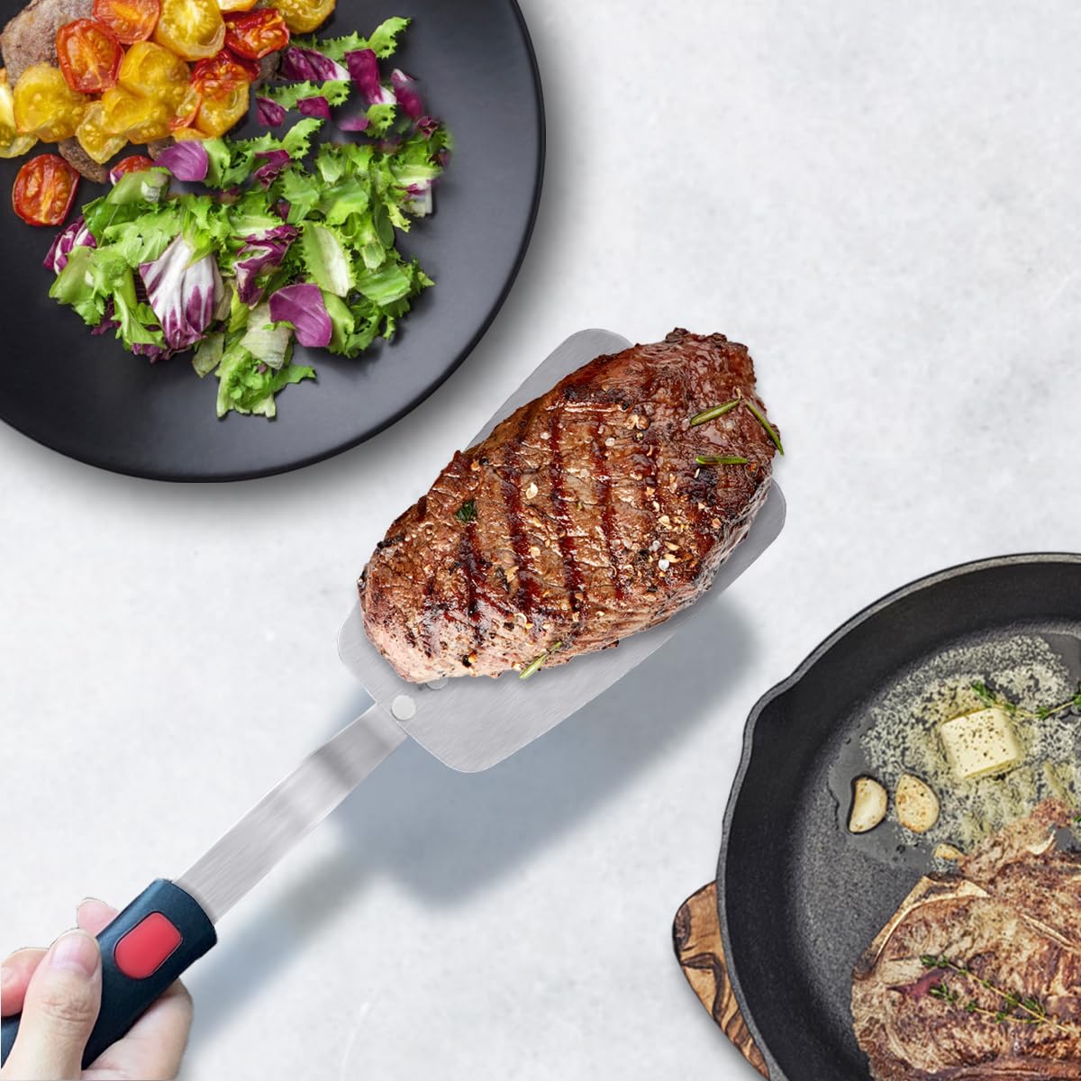 XiaoZu spatula helps lift meat evenly without tearing.