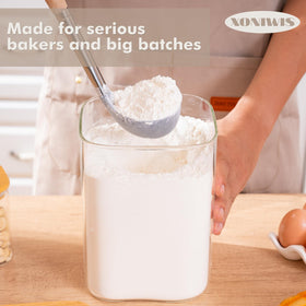 Xoniwis wide-mouth glass storage container allows easy scooping and measuring.