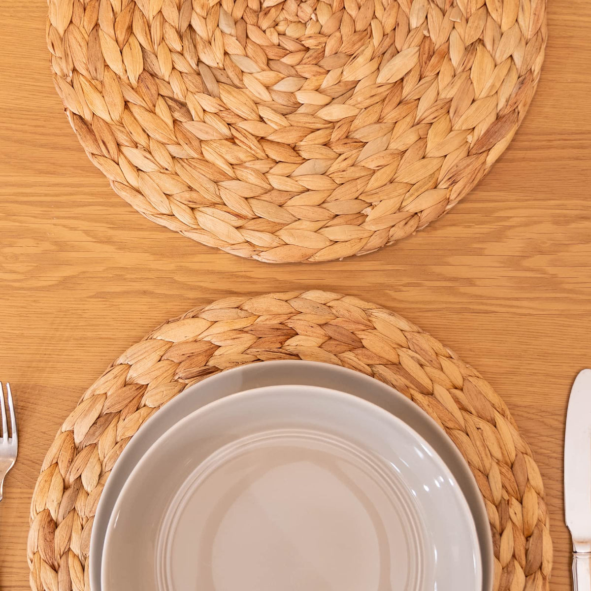 YANGQIHOME braided texture adds warmth to kitchen and dining spaces.