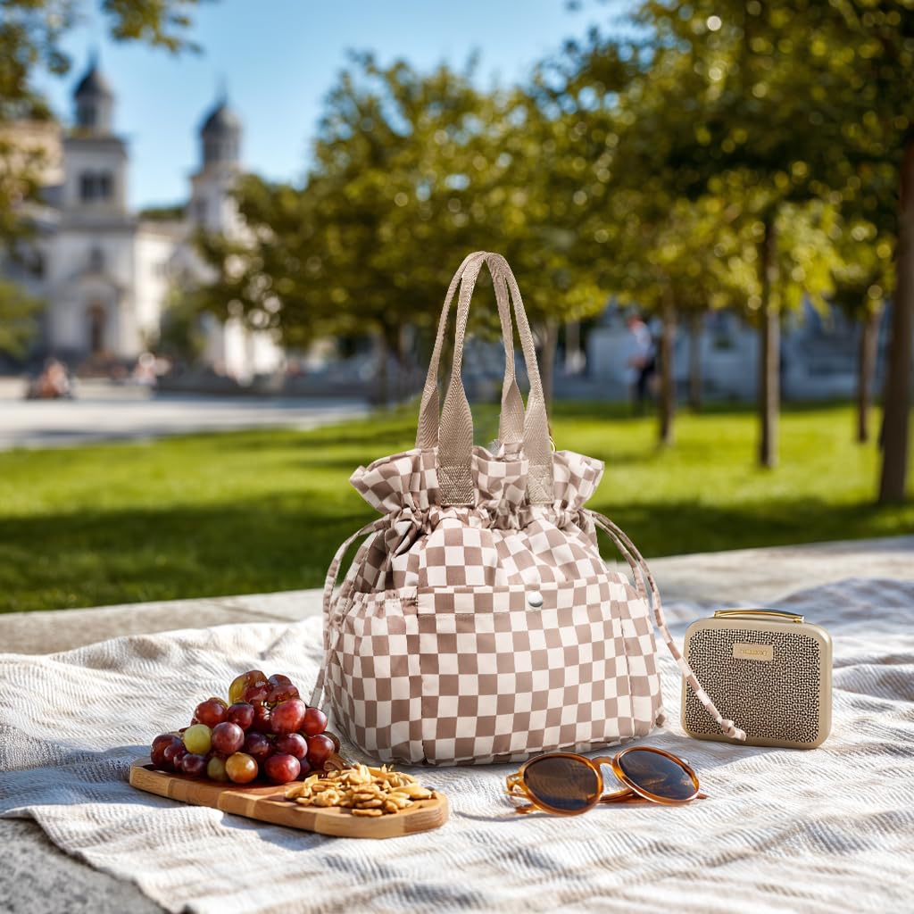 Yarnic cheetah lunch bag drawstring closure design ensures quick access.