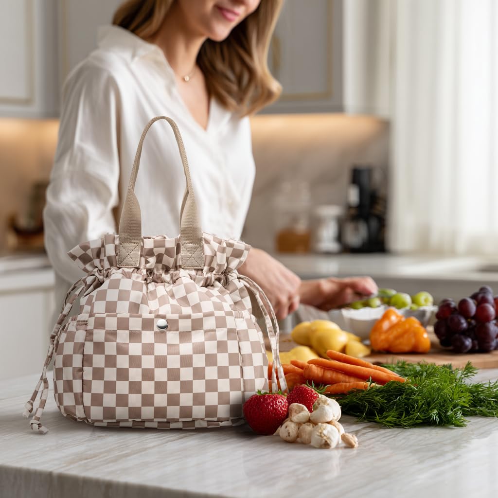 Yarnic cheetah lunch bag stain-resistant fabric keeps it looking new.