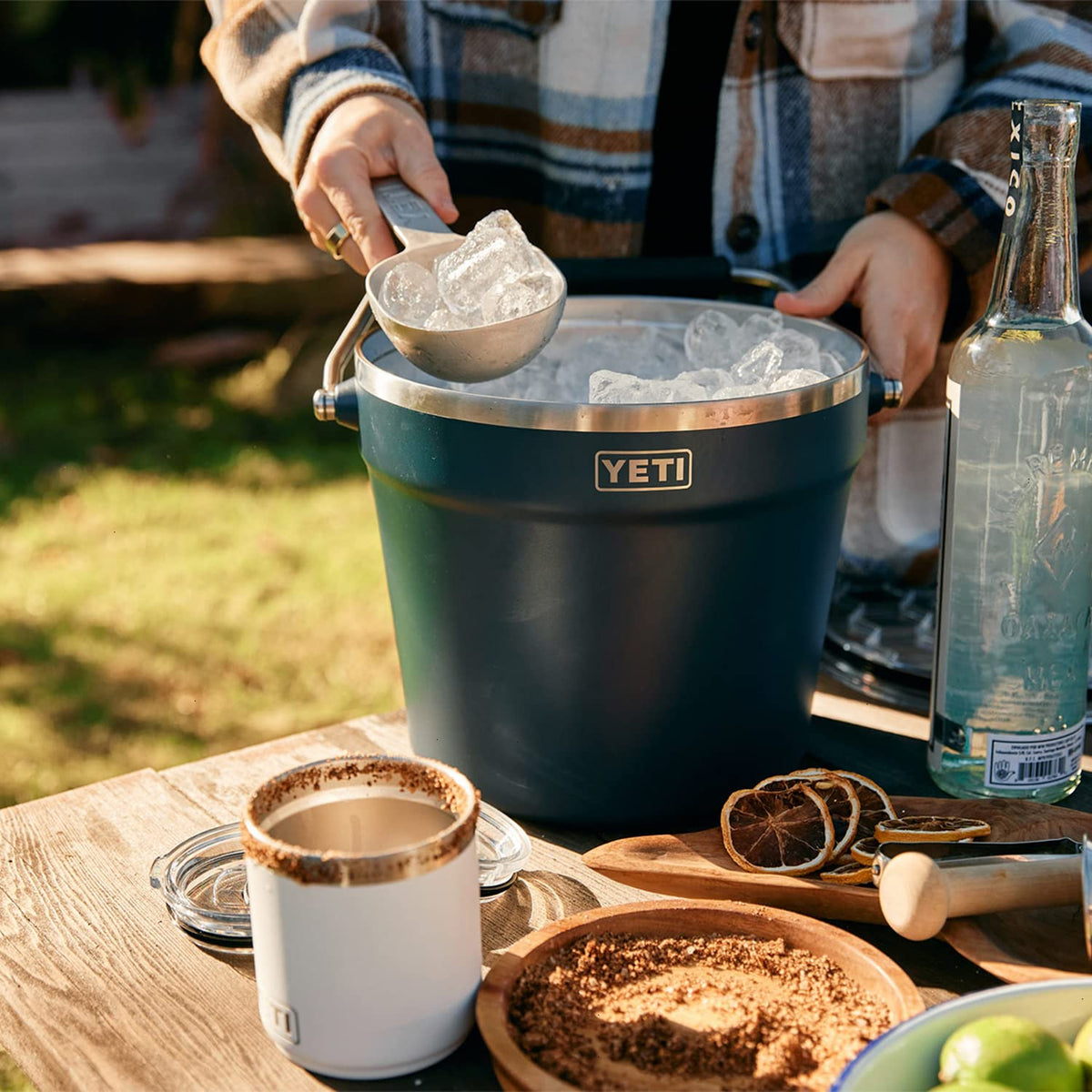 YETI Rambler Beverage Bucket navy double-wall vacuum insulation keeps ice longer and drinks cooler