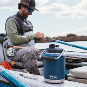 Bearfoot non-slip ring keeps the jug steady on desks or trails.