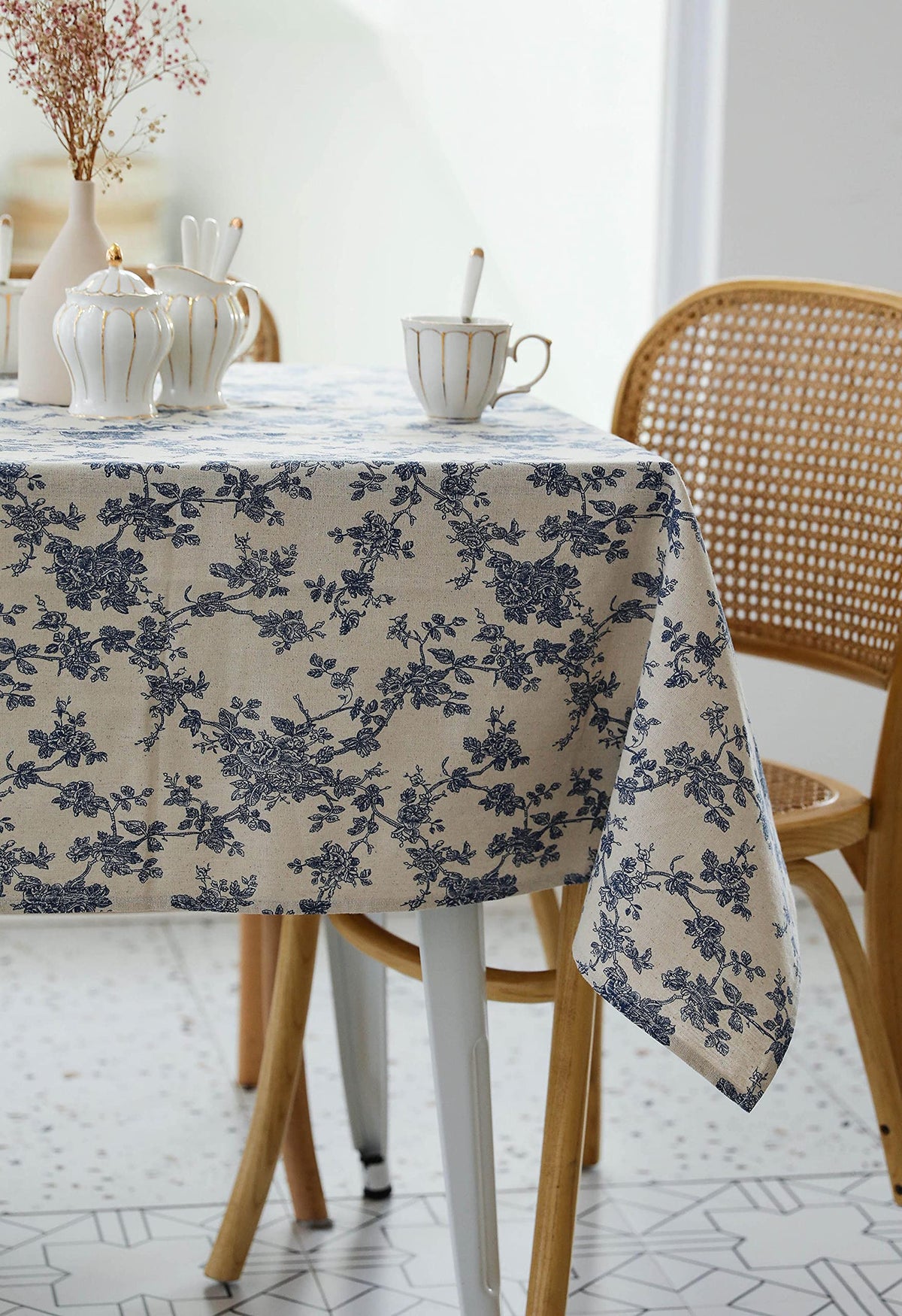YiHomer Pastoral tablecloth on outdoor patio setup with easy-care fabric