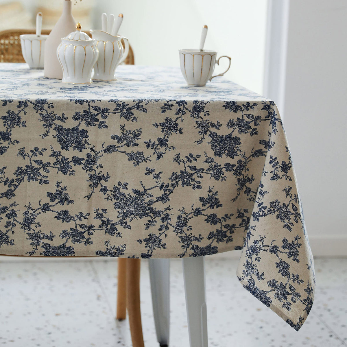 YiHomer Pastoral tablecloth 60x120 covers large tables with a refined look.