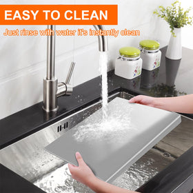 Yoposeo cutting board is dishwasher-safe and oven-compatible for easy use.