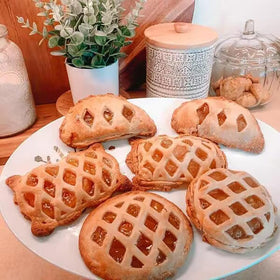 YUZHANGTONG pumpkin and acorn shapes create seasonal treats with flair