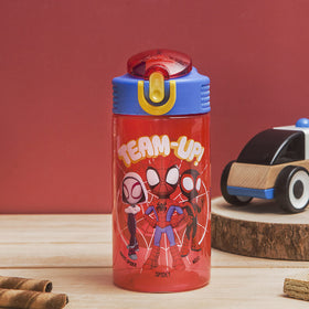 Zak Designs Spider-Man bottle with spout cover demonstrates clean, leak-resistant sipping