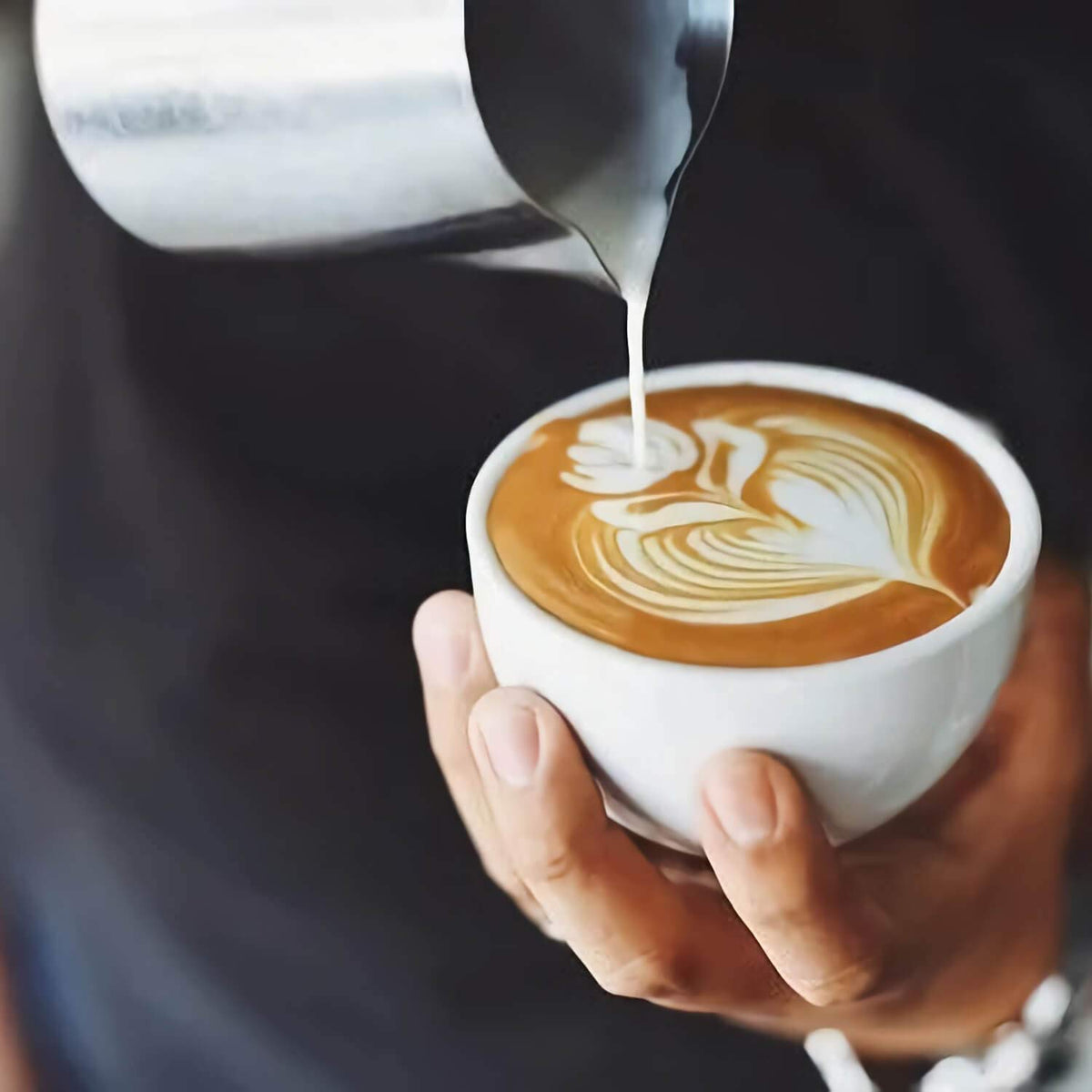 ZOWIE KING Dual-Side Measurements Pitcher helps portion milk accurately.
